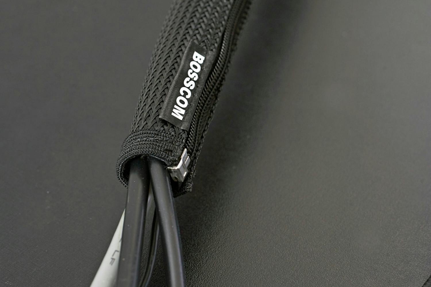 Få ordning på sladdarna med kabelstrumpor Få ordning på sladdarna med kabelstrumpor